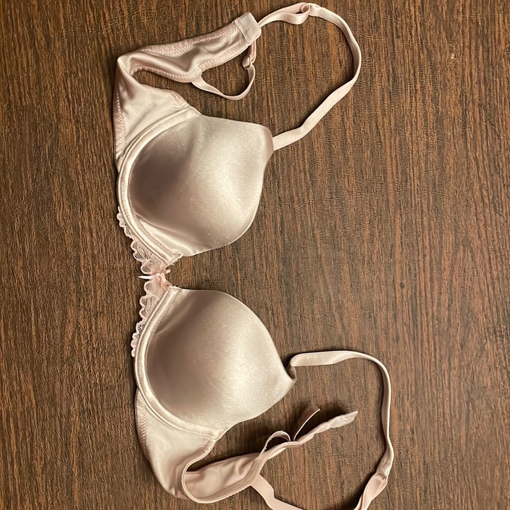 Pre owned, excellent condition. (Light Pink)